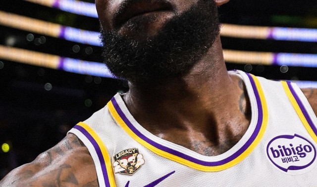 体育赛事-一举两得！湖人63-45爵士，詹姆斯半场18+4+6+3！