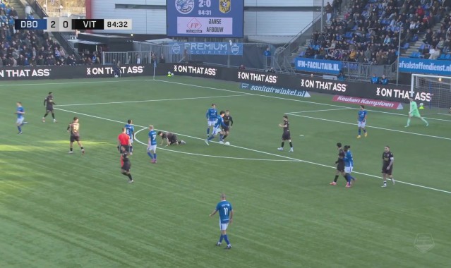 kaiyun sports-名场面！王博豪哨响后射门引冲突，与对手互拽球衣，主裁连出6黄