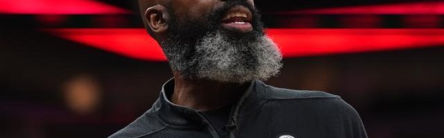 开云官方-调和进攻探索轮换 沃恩带队期间篮网攻守联盟前十