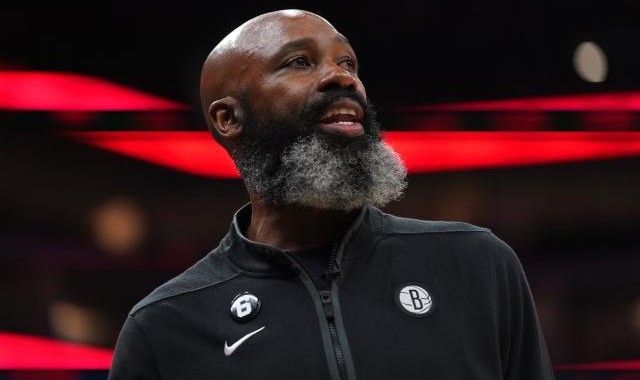 开云官方-调和进攻探索轮换 沃恩带队期间篮网攻守联盟前十