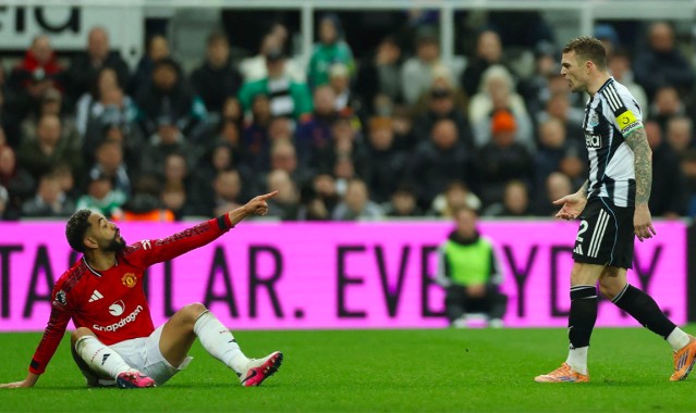 体育娱乐-2-1！7.2亿豪门11打10 却惨遭绝杀 11轮不败终结 创95年耻辱纪录