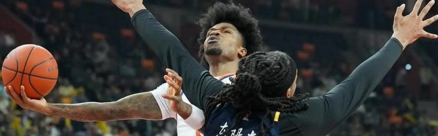 中国体育-呼吸都是错！广东狂输上海尴尬画面曝光 焦泊乔没上场就被杜锋喷