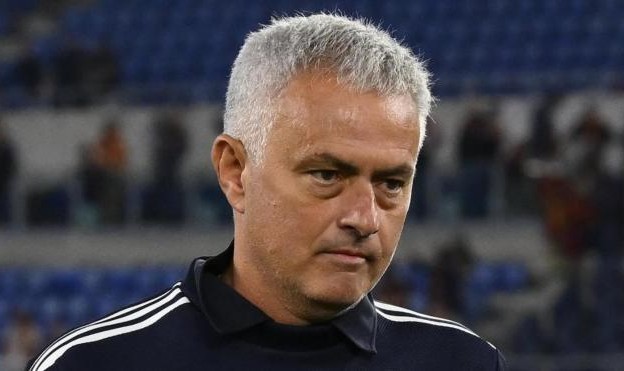 kaiyun sports-穆里尼奥从欧足联辞职，被推下船之前自己先跳