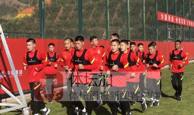 体育平台-“新”国少先扎紧篱笆 17名新人进队接受考察