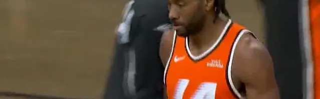 中国体育-伦纳德一打二慢三步上篮拿21分，快船轰出25-10反超勇士13分